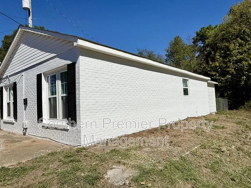 2 bed, 1.0 bath, 1064 sqft, $1,050 — Photo 3