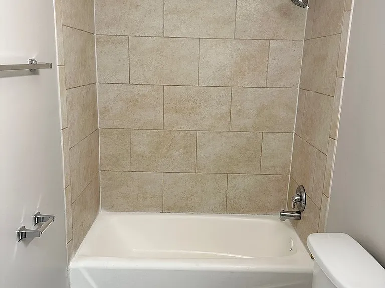3400 Maple Ave #17 — Photo 10