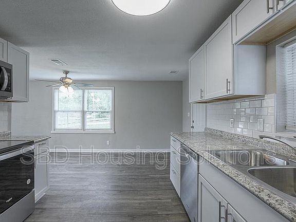 5th image of 805 E Albert Ave