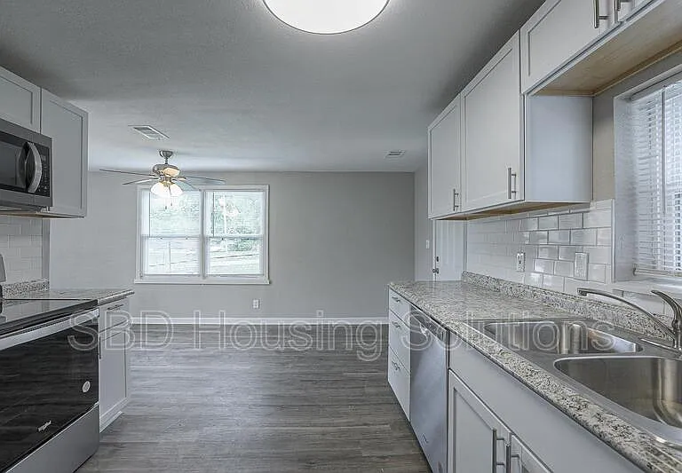 805 E Albert Ave — Photo 5