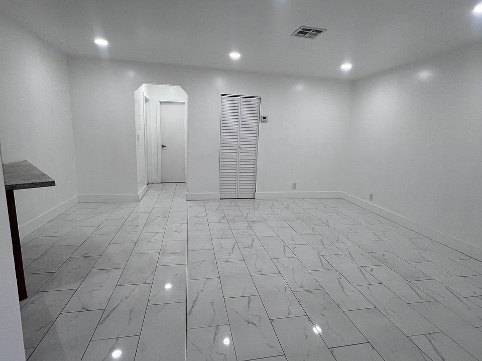 1st image of 2335 SW 17th Ave #3