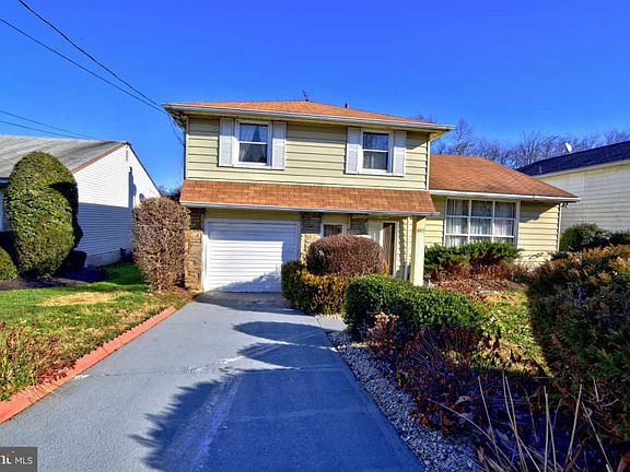 2nd image of 605 Laramie Pl