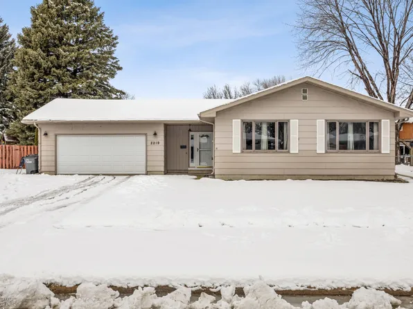 2219 19th St S, Moorhead, MN 56560