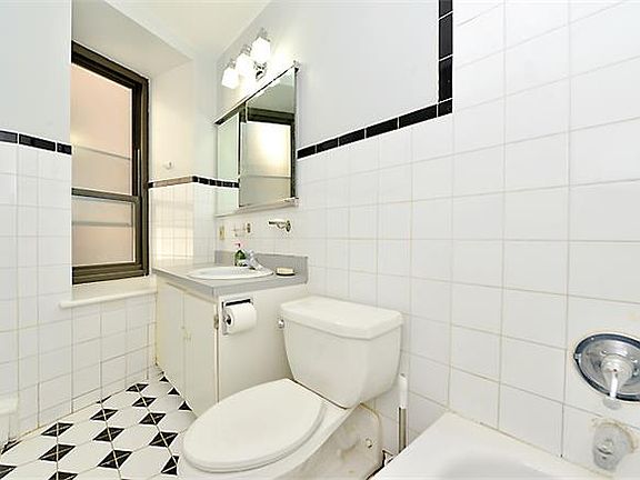 4th image of 305 W 98th St APT 3AS