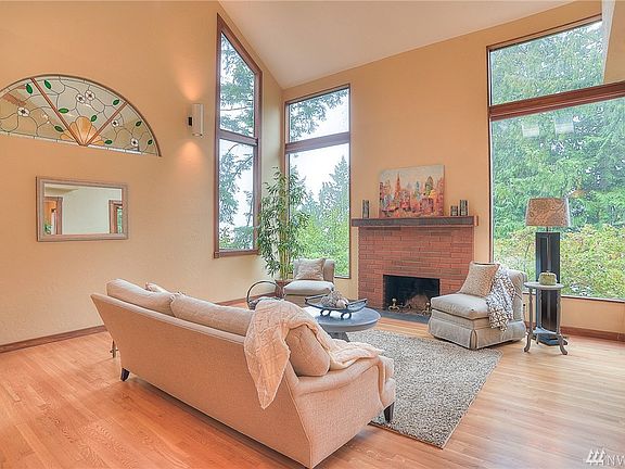 2nd image of 2400 Crestline Dr NW