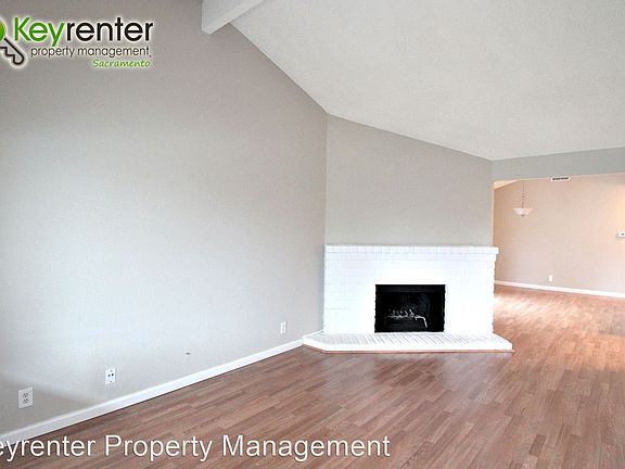 3rd image of 4905 Travertine Cir