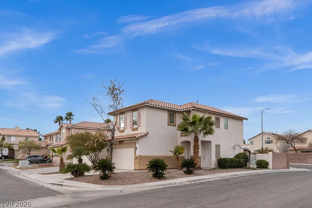 3 bed, 2.5 bath, 1484 sqft, $2,350 — Photo 2