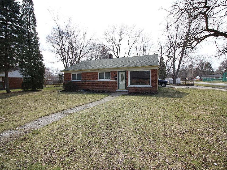 1st image of 28315 Pierce St