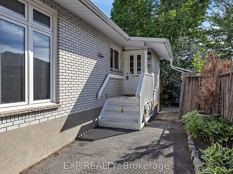 21 Southview Cres — Photo 3