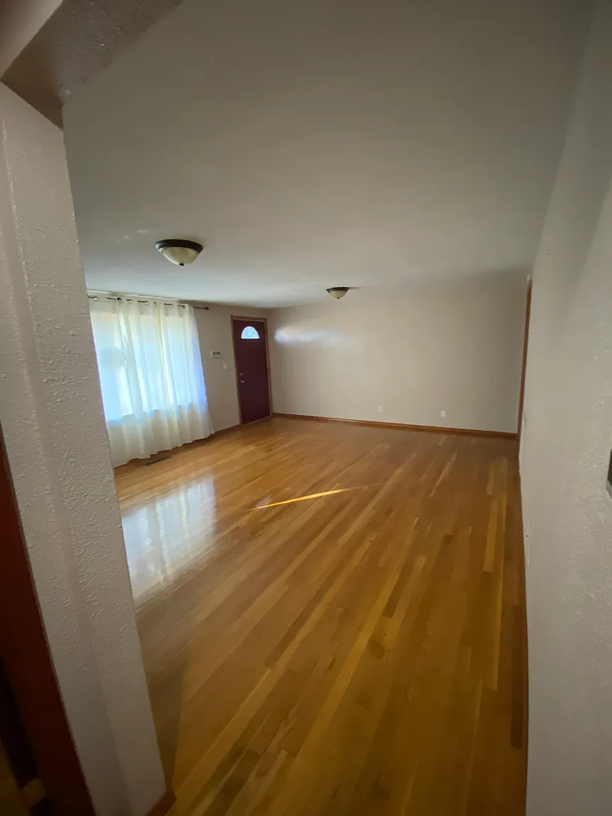 1304 Glen St photo 1