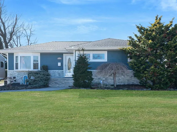 516 Spruce Lane, East Meadow, NY 11554