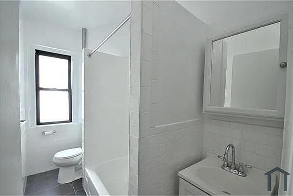 2nd image of 2554 Cruger Ave