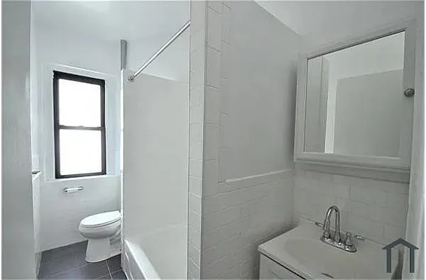 Building Photo - 2554 Cruger Ave