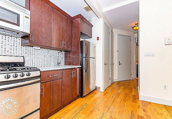 4th image of 1323 Bedford Ave #4H