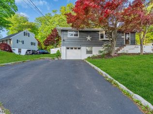 46 Rafkind Rd, Bloomingdale, NJ 07403