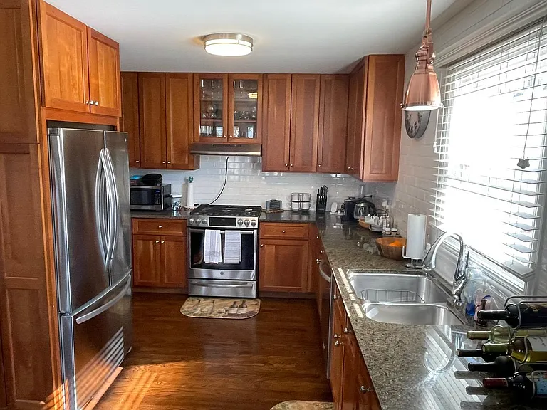 315 N School St — Photo 23