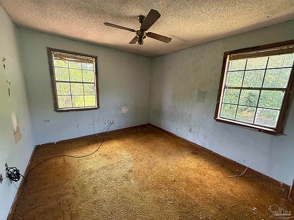 5th image of 442 Robinson St