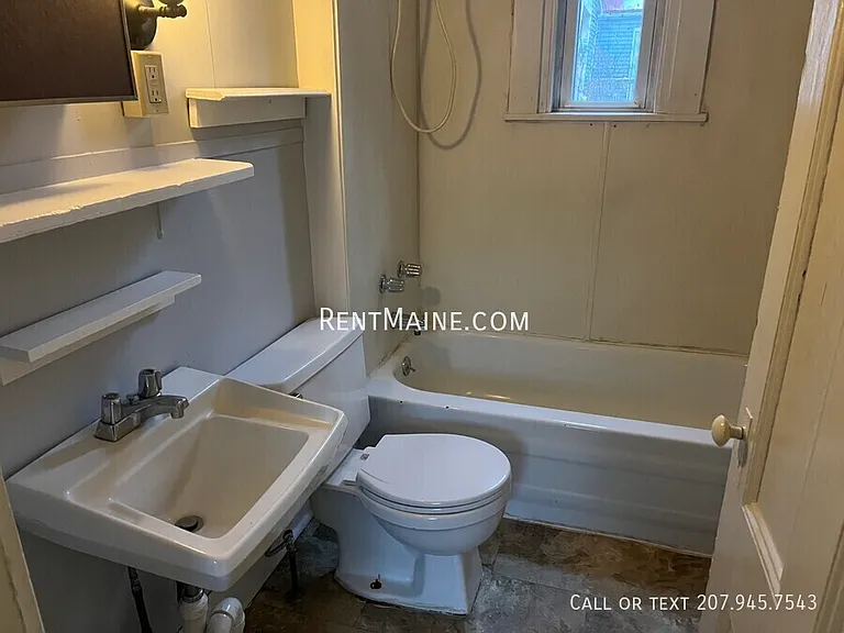 439 4th St #3 — Photo 6
