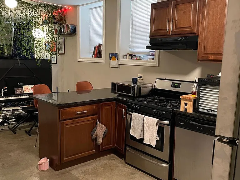 2534 W Augusta Blvd — Photo 5