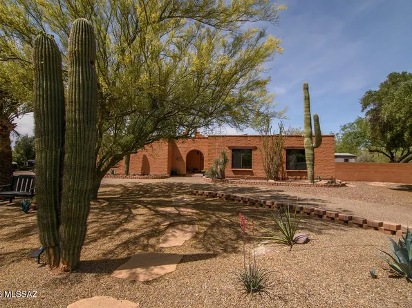 8201 N Carolyn Pl, Tucson, AZ 85704