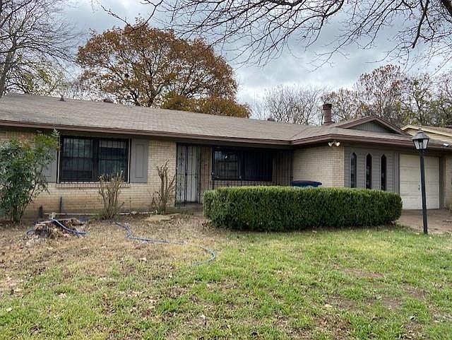 1st image of 840 Deerwood Dr