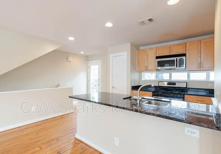 2724 Shelby Ave — Photo 12