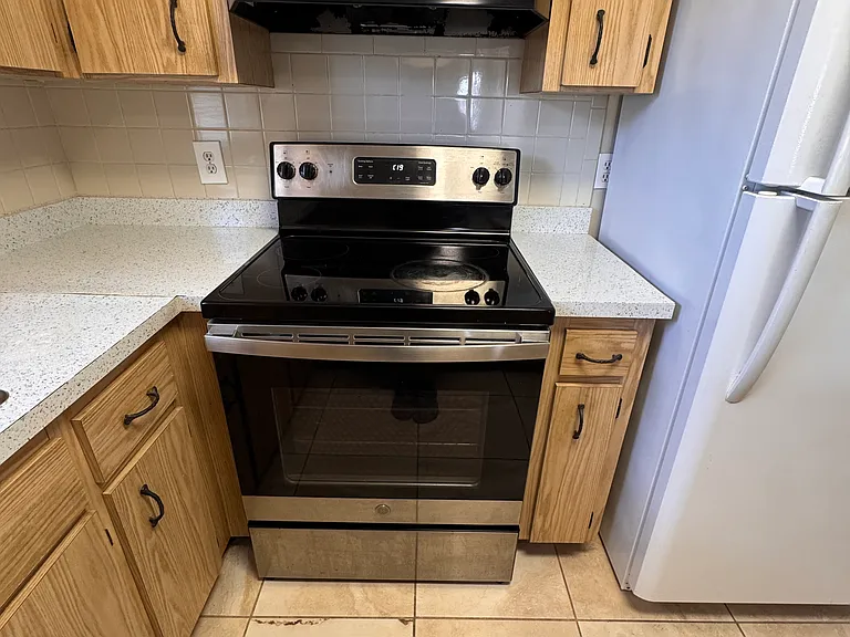 7504 N Thatcher Ave — Photo 15