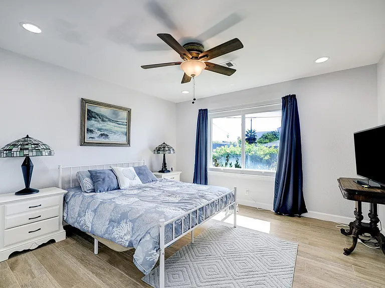 2824 E Palm Cir — Photo 21