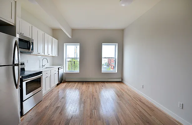 Living room, photo 2