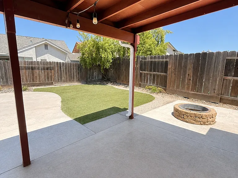 2053 Sheldon Dr — Photo 17