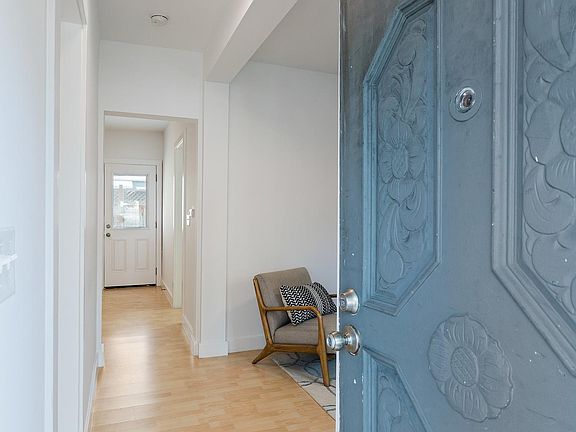 2nd image of 1115 York St #B