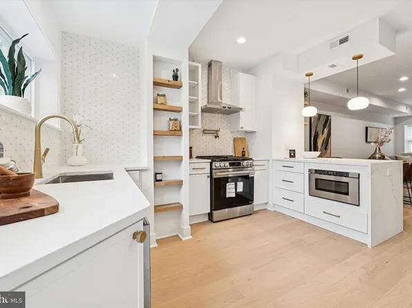 820 Pierce St, Philadelphia, PA 19148