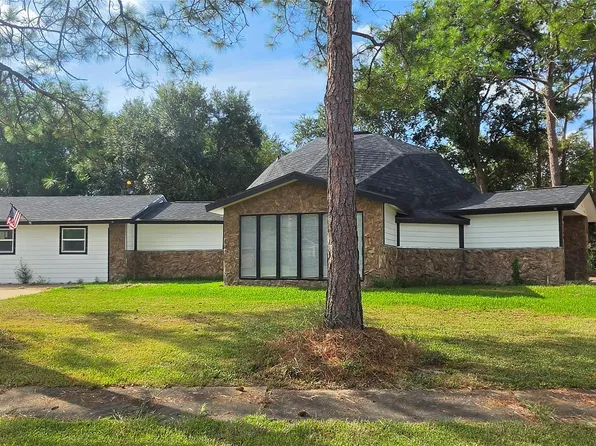 2104 Hedgerose Ln, Bay City, TX 77414