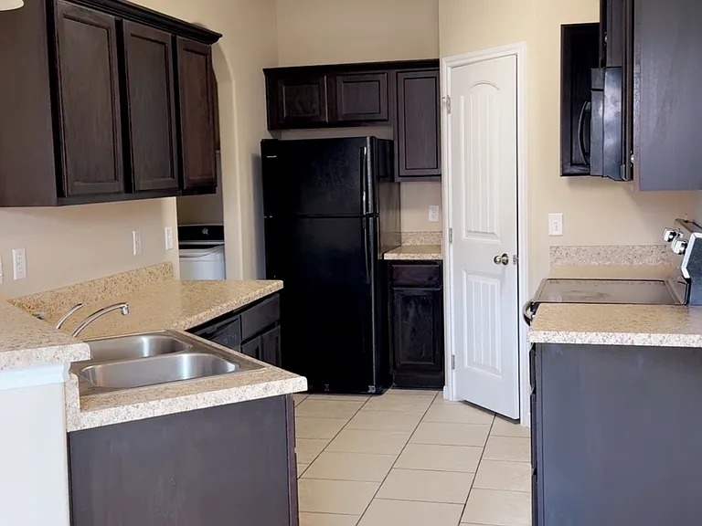 1209 Vanguard Ln #B — Photo 4