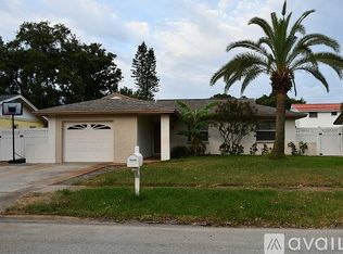8261 129th St N, Seminole, FL 33776