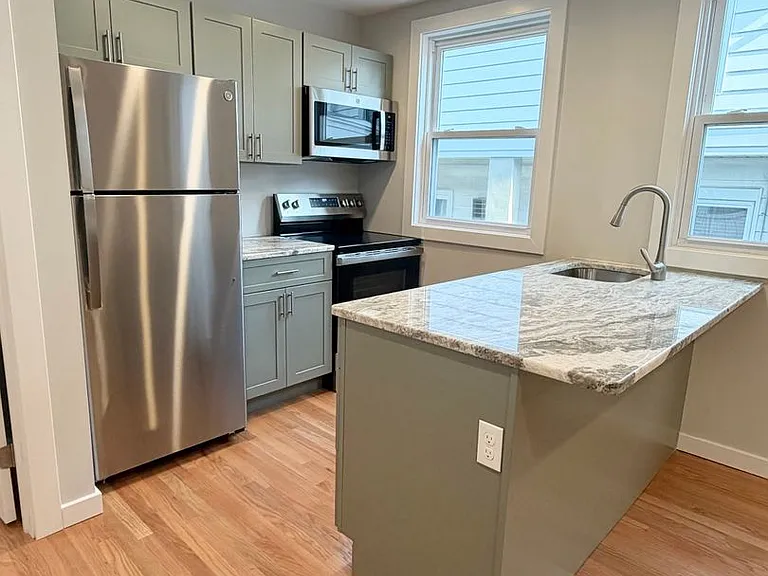 18 Cedar St — Photo 5