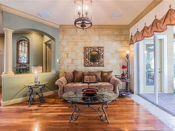 5th image of 8308 Old Town Dr