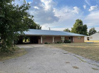 775 NW 3rd St, Minco, OK 73059