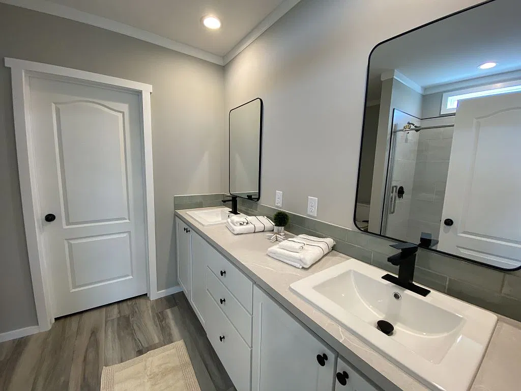3 bed, 2.0 bath, 1564 sqft, $2,199 — Photo 3