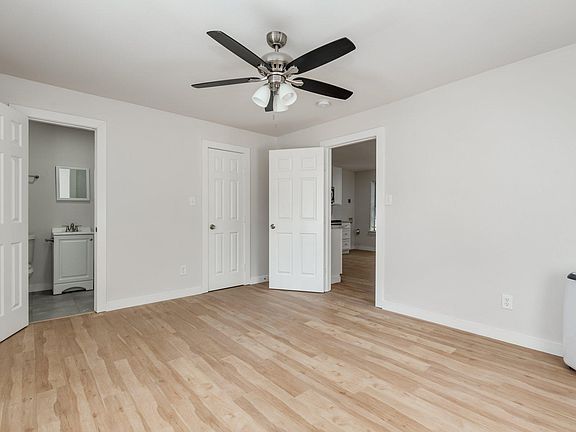 2nd image of 1818 Oakwood St Unit B