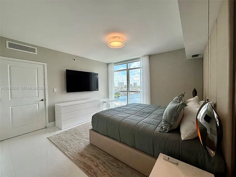 400 Sunny Isles Blvd #1404 — Photo 15