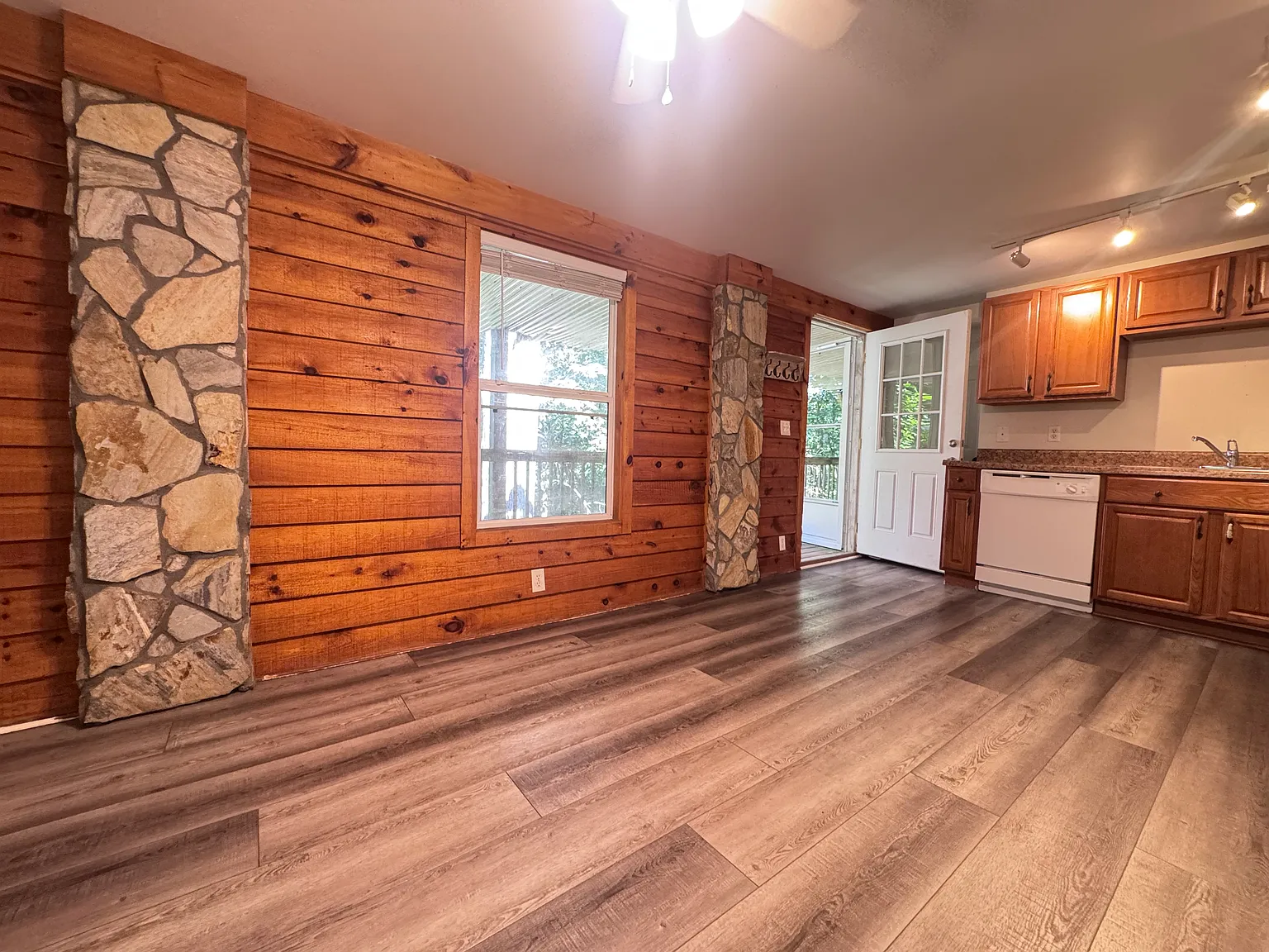 2 bed, 700 sqft, $1,450 — Photo 4