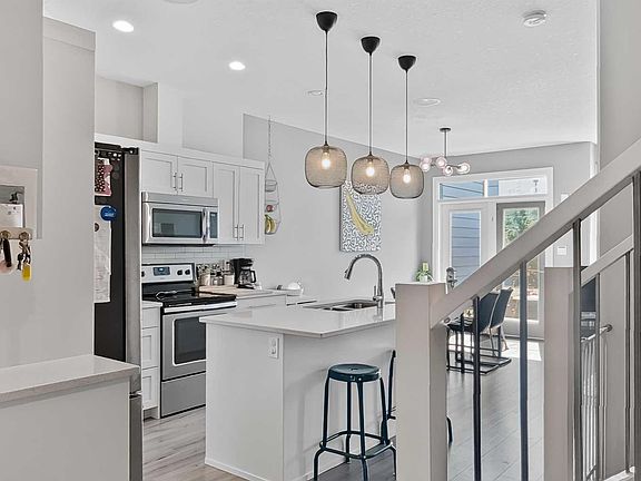 4th image of 83 Aquitania Cir W #4