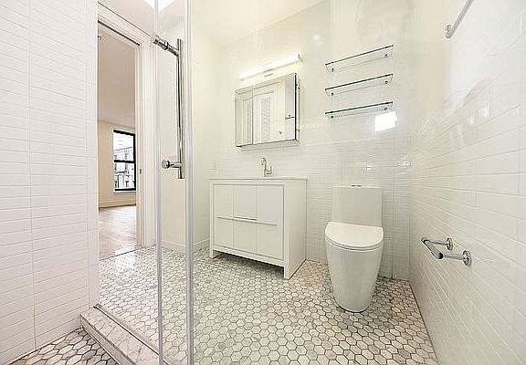 5th image of 245 E 55th St #2R