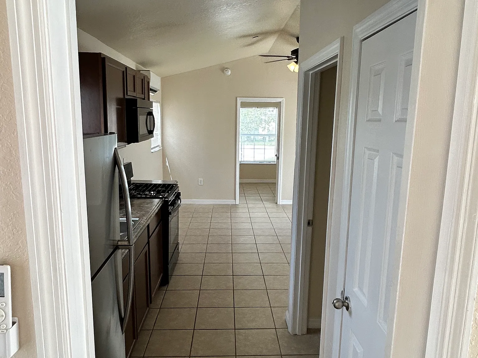 2 bed, 500 sqft, $1,350 — Photo 4