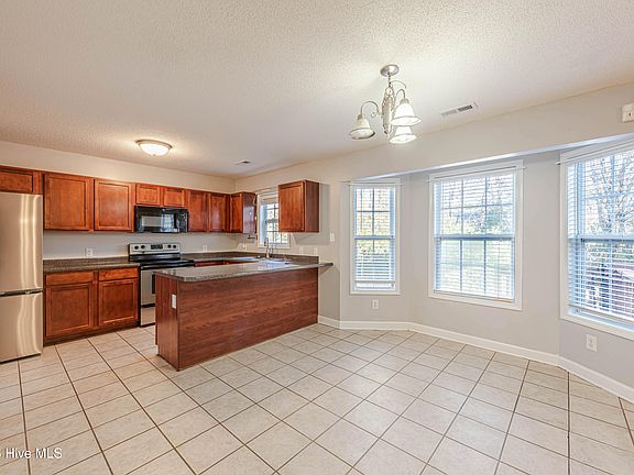 4th image of 130 Whiteleaf Drive