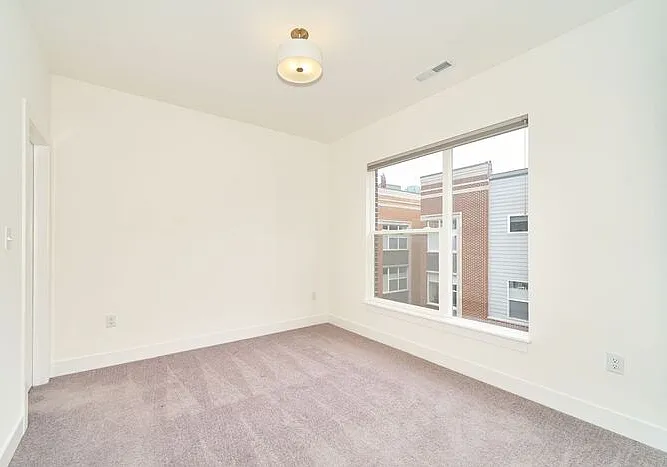 727 Perth Ln — Photo 17