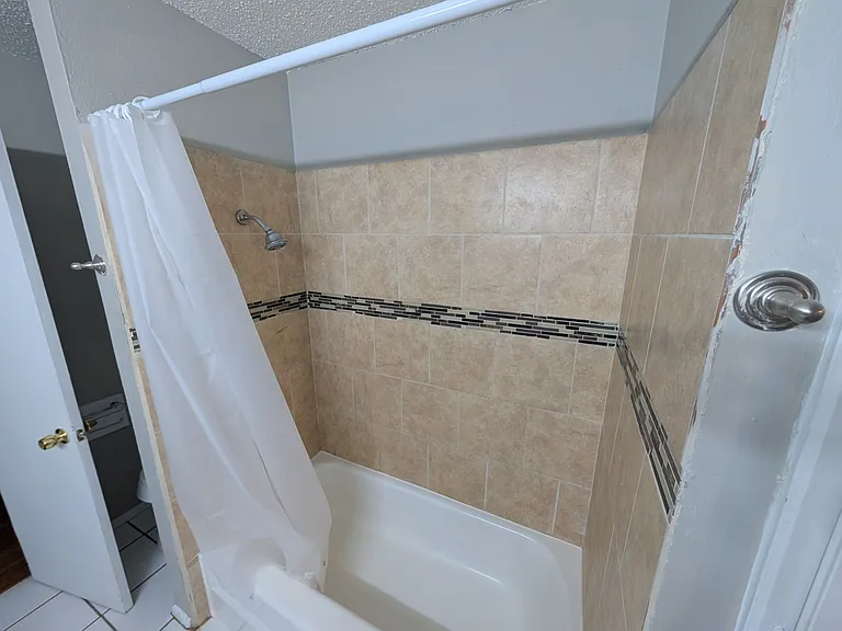 1305 Rebecca Ln — Photo 20