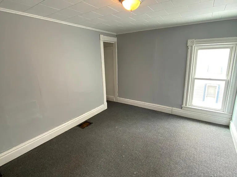 651 Grant St — Photo 10