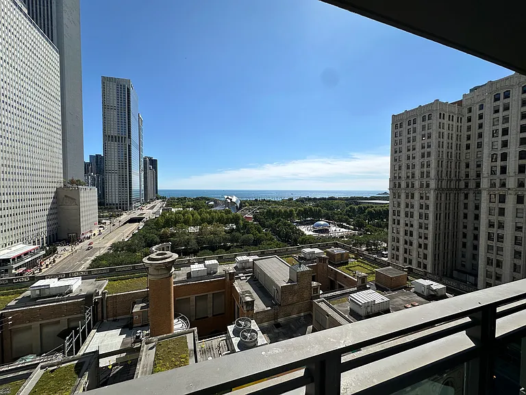 130 N Garland Ct #1407 — Photo 8